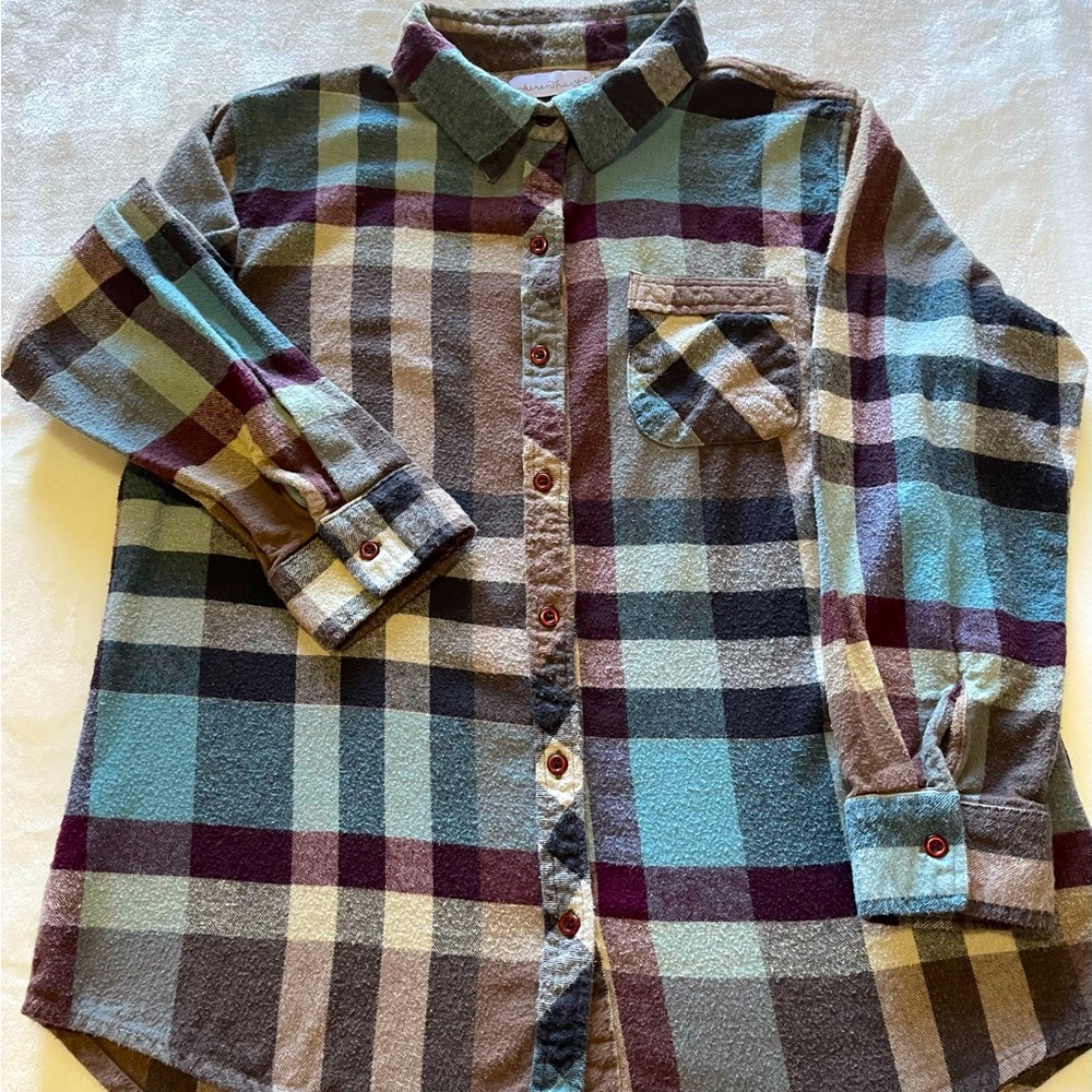 Fashion Women’s Long Sleeve Flannel Shirt 
Large
100% Cotton
Plaid in color